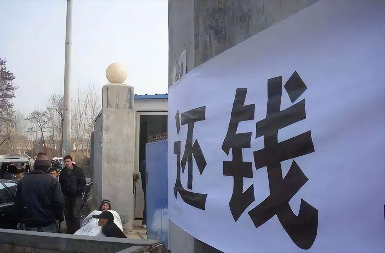 浙江富婆倒追出轨男,被骗9亿后留遗书自杀,警方:死刑