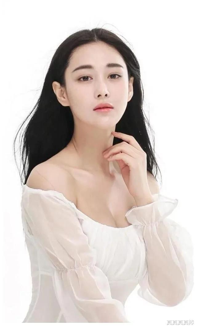 杨幂|同样是泳衣照！张馨予、赵丽颖和刘亦菲差距大，杨幂最让人意外