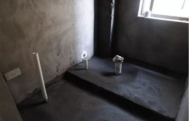 任性邻居非把卫生间改成厨房，整个小区都尴尬了！谁还敢冲马桶？