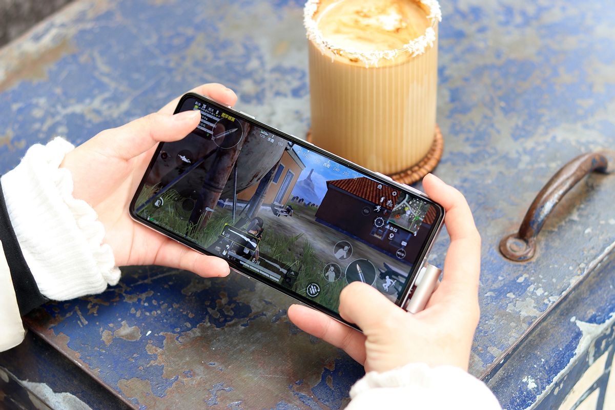 动力|玩游戏用啥手机操控好？磁动力肩键是首选！红米K50电竞版降400元