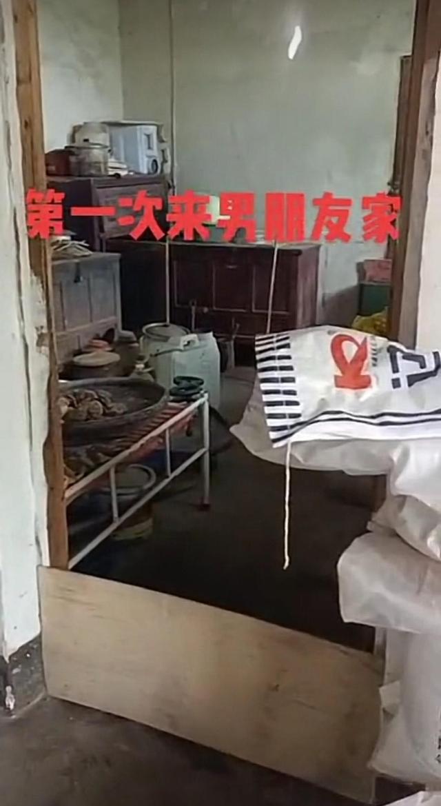 贵州女子怀孕,第一次去男友家,男友破旧的家让她打退堂鼓