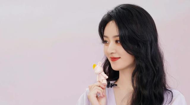 于正|于正评论区热闹非凡，与顶流女星联系频繁，与过气女星没什么联系