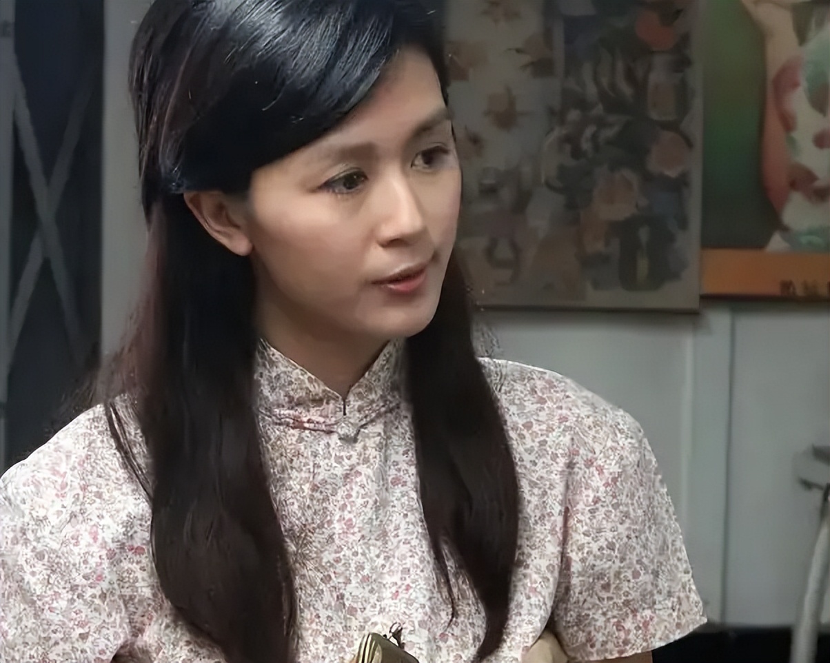 唐宁|唐宁：跟大13岁的丈夫离婚后，自己带娃，公开求工作