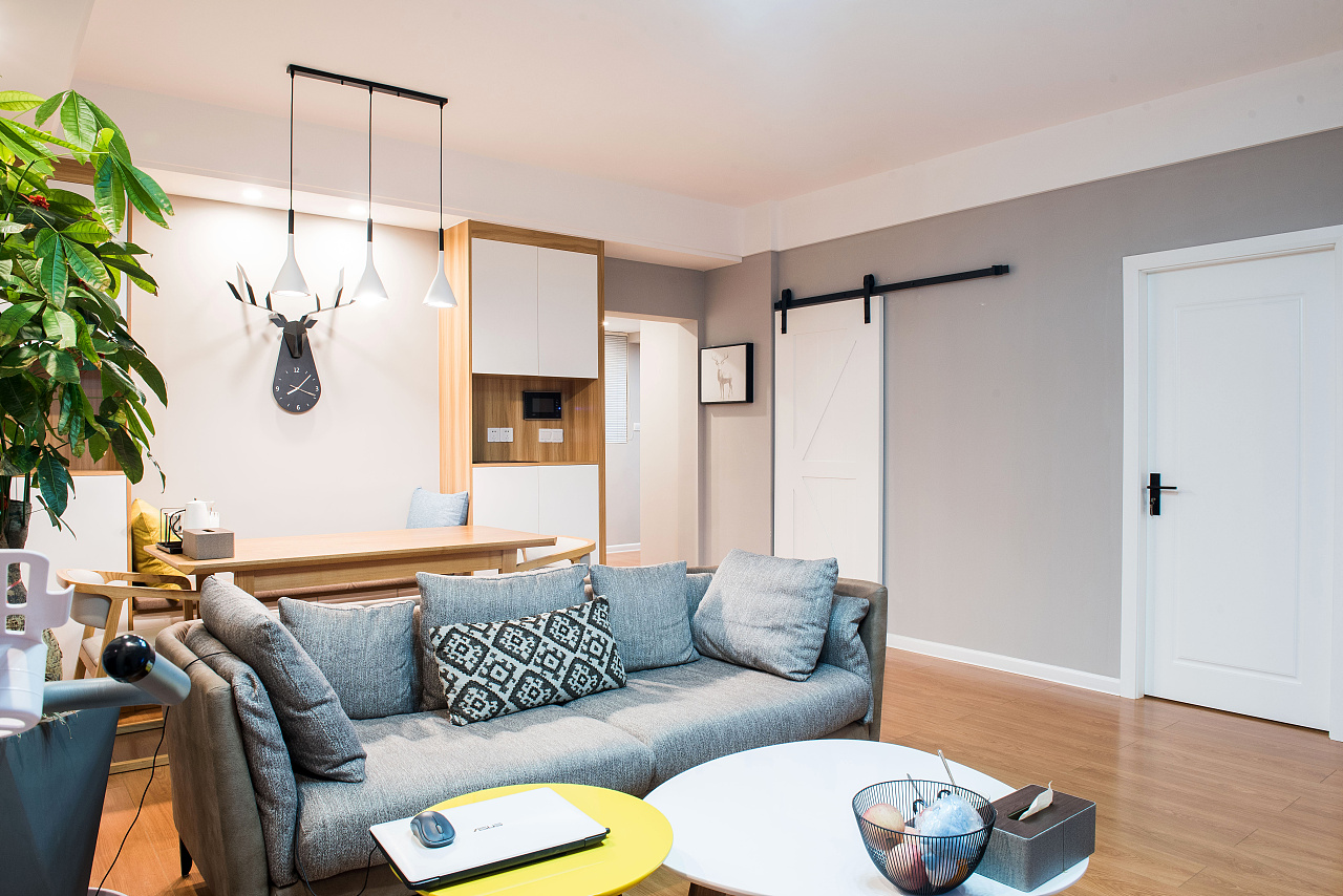 97㎡简约风格装修，白色+原木色搭配，温馨又自然！