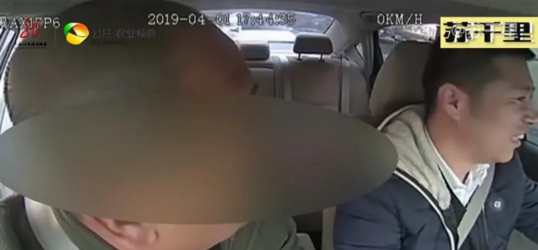狠人司机:被乘客殴打,反而笑脸相迎,笑到最后的才是真英雄