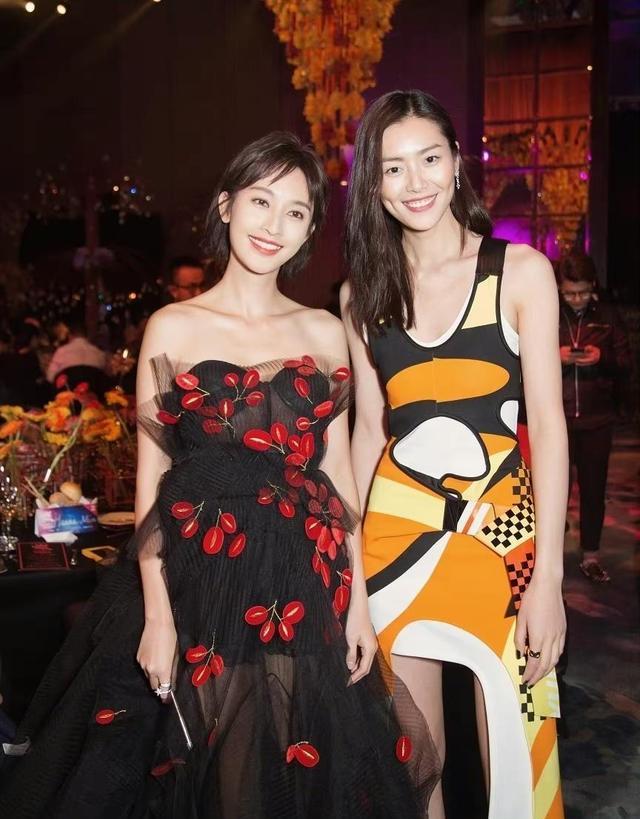 唐嫣|黄裙子的刘雯和绿裙子的唐嫣,当模特遇上演员,谁输谁赢?