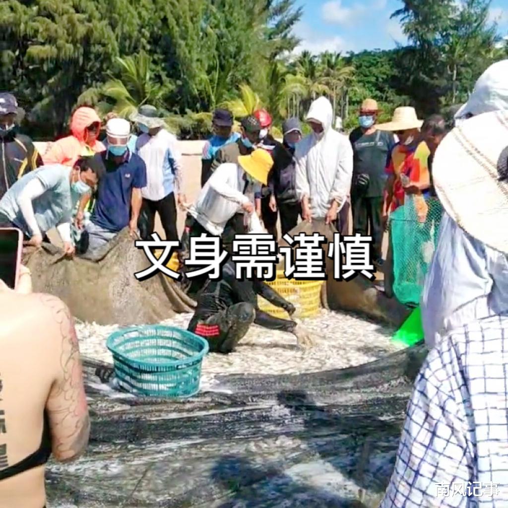 海南:女子携男友旅游,背后纹身太显眼,网友:分手了怎么办?