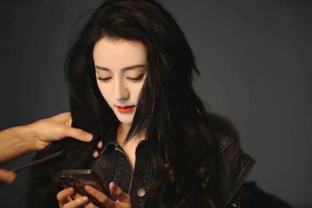 吉他|左手鲜花，右手1664，与迪丽热巴一起收获夏日浪漫