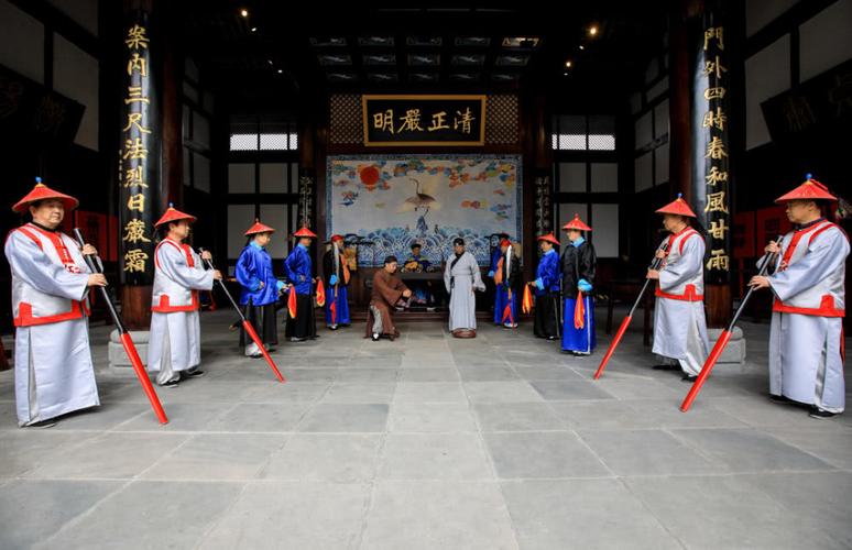 儿时亲眼目睹母亲被害,入伍强身20余年后为母报仇,竟灭仇家满门