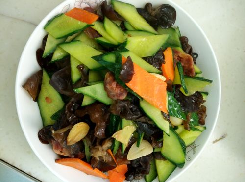 茄子|建议老人:夏天多吃五个碱性菜!高营养低嘌呤,经常吃才有力气