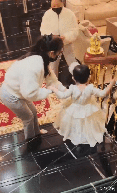 王刚|老来得子的8位男星,年龄差一个比一个大,最大的与孩子相差81岁