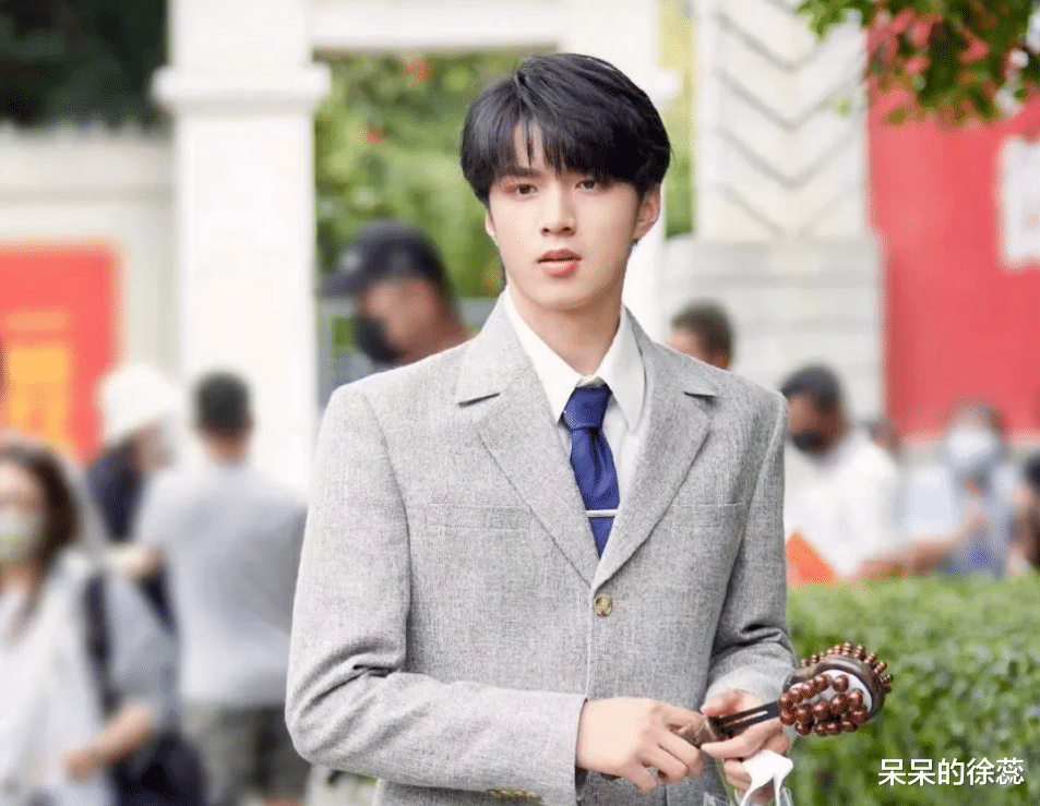 杨紫|《萌探2》张一山baby成常驻，杨紫或飞行助阵，新一季“搞事情”！