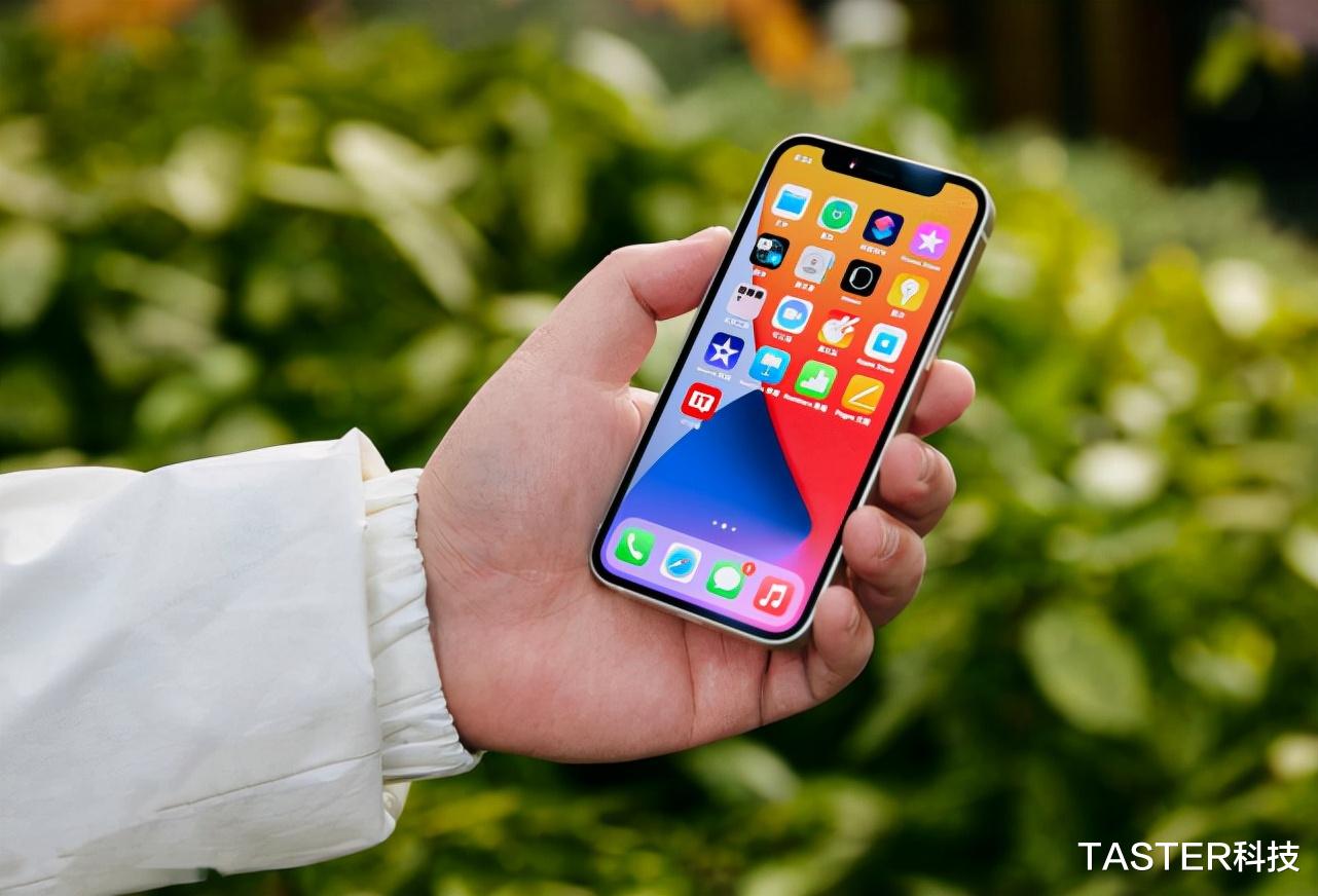 iphone12|苹果最便宜5G新机即将登场!行内人:iPhone 12将要“涨价”