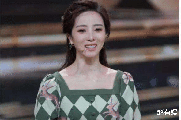 李思思|李思思出道20年，成为春晚常驻嘉宾，事业家庭两不误