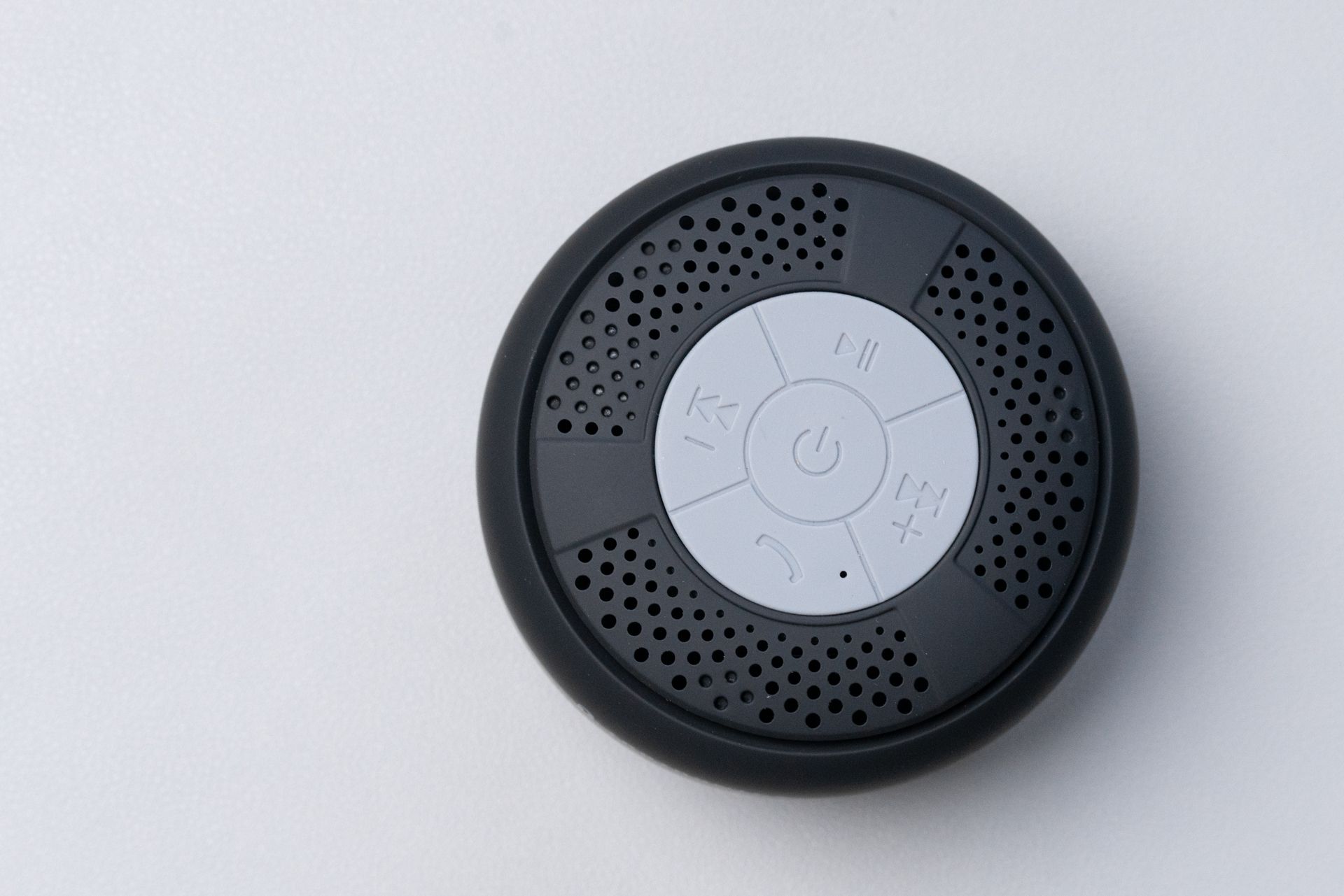 音响|吸在墙上的音响是什么体验?