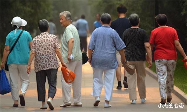 为什么女性生殖期如此短，还要经历更年期？或是为了帮助人类进化