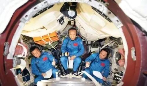 从超重到失重,航天员要进行哪些航天环境适应性训练?让人心疼
