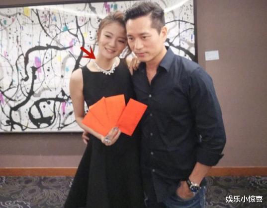 安以轩|安以轩复出替夫还债,浓妆艳抹眼神无光,身体不乐观:跟汪小菲吧