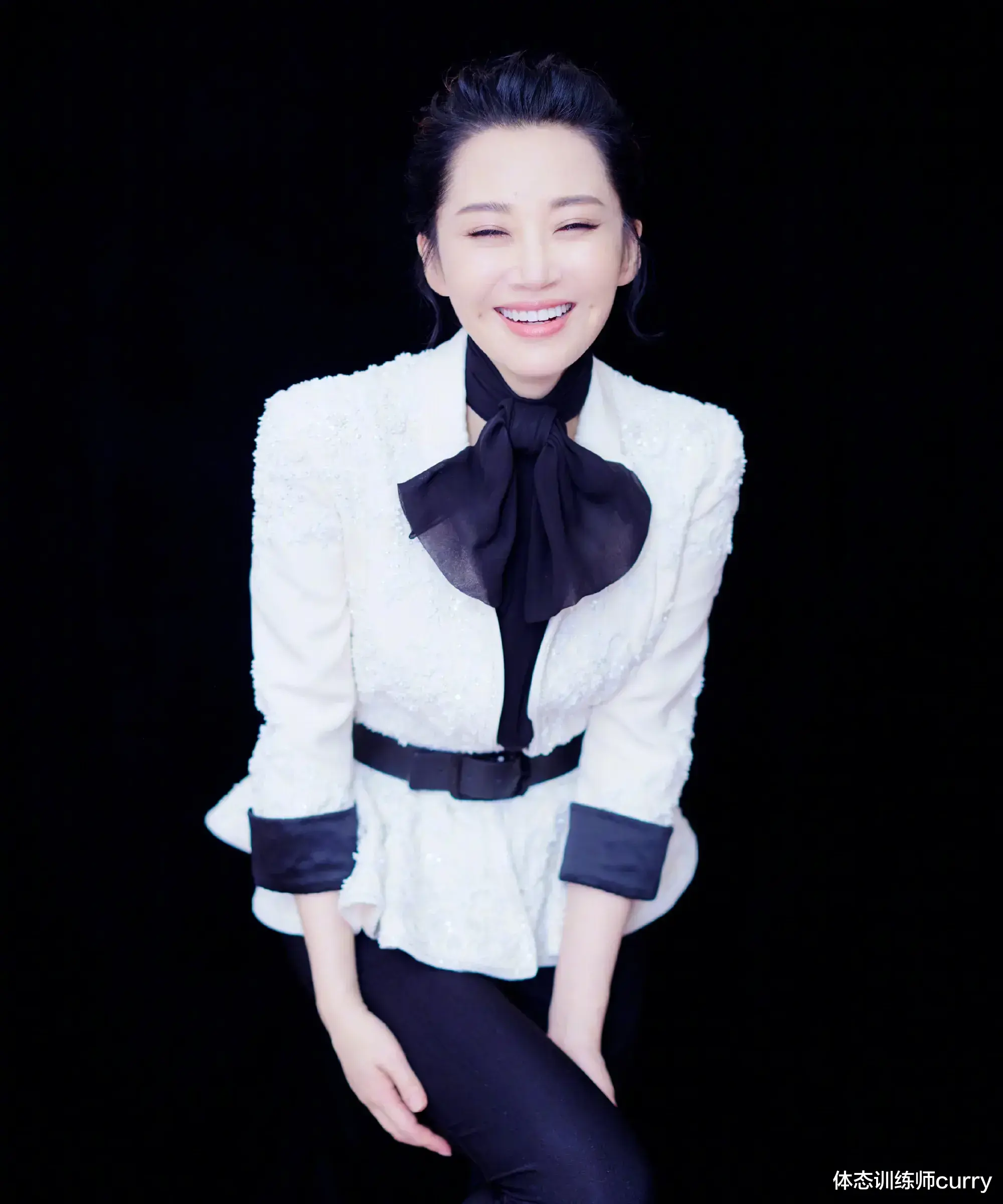 运动|岁月不败美人，如今51岁，再次刷新了我对年龄的认知，运动很重要