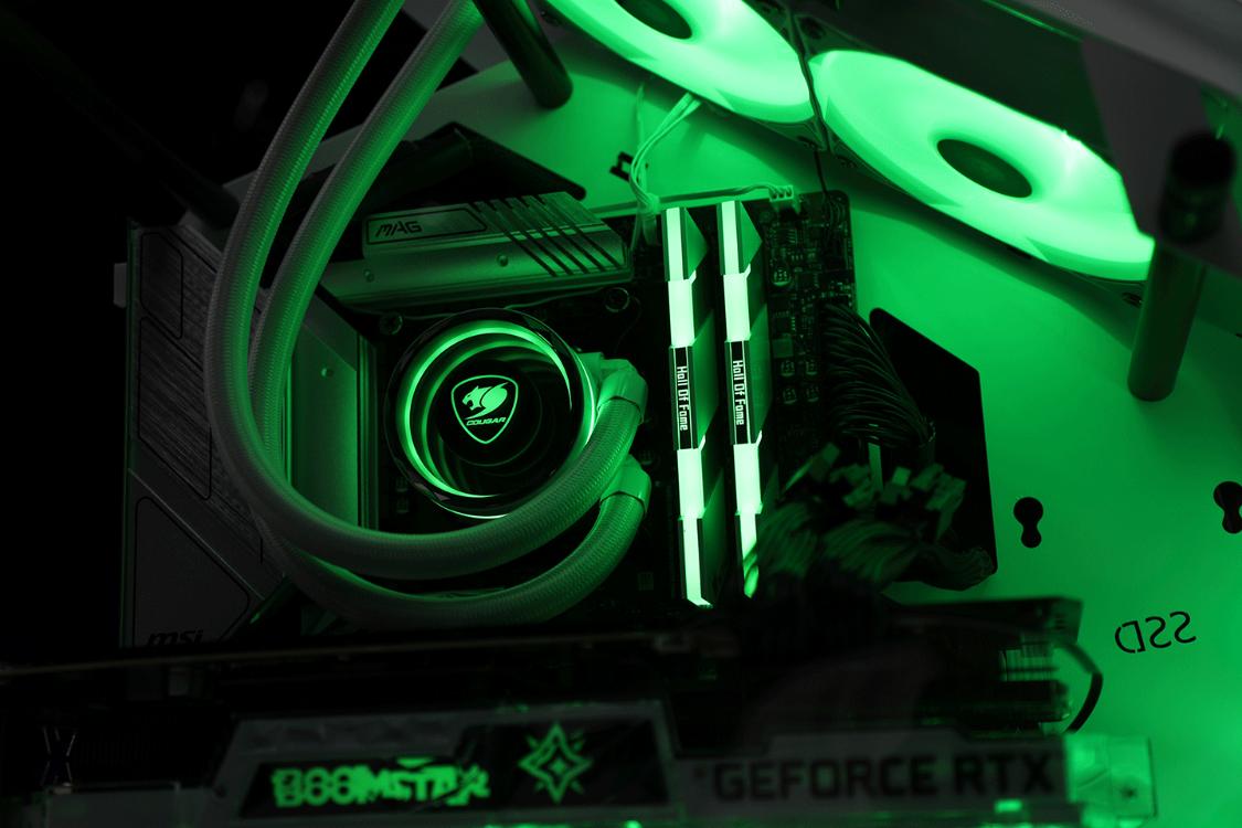 高通骁龙|迷你版“巨物”异形机箱，搭配可超频的非K酷睿i5-12400装机分享