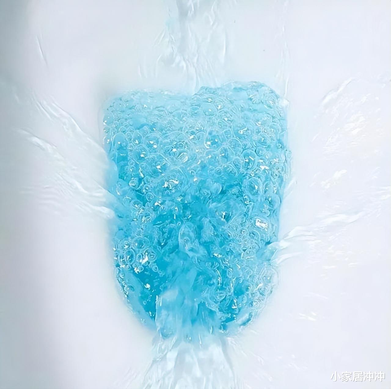 马桶三天不洗就发臭发黄?保洁阿姨教你这么做,马桶干净没异味