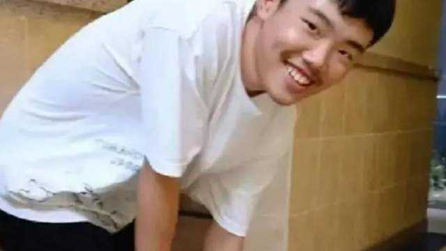 揪心！胡鑫宇舅舅称应该少说话为好，万千萤火陪伴等待真相大白