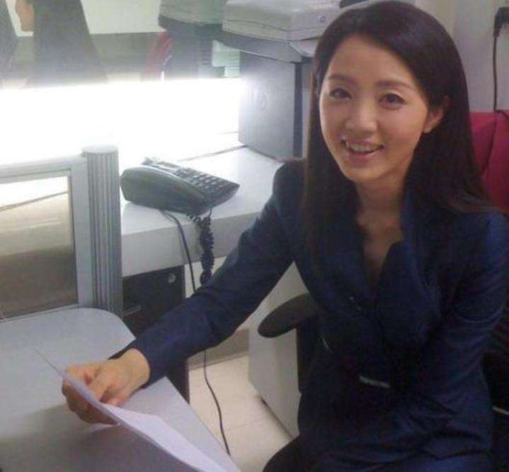 杨丹|气象主持杨丹“冻龄”火了，50岁像30岁，网友：梦中女友变小姨