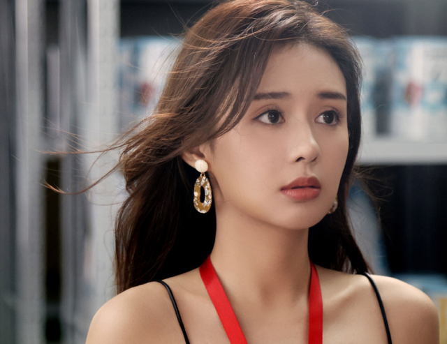秦岚|《芳心荡漾》频频火出圈,郑合惠子的颜值和秦岚的衣品,都很吸睛