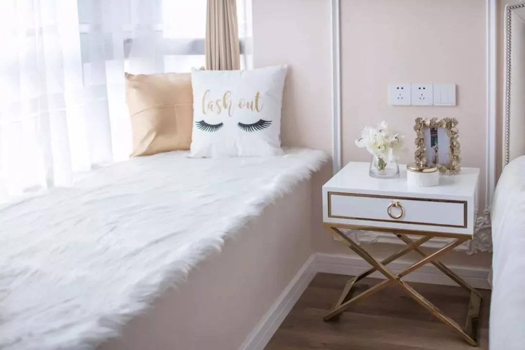 89平摒弃了传统洛的繁复、冗杂部分,更加注重轻盈、舒适、时尚