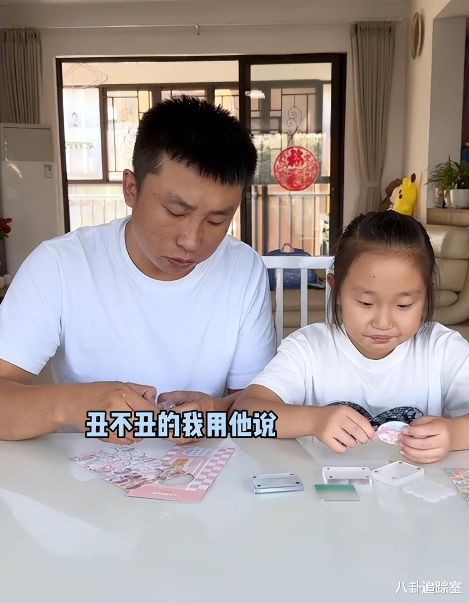 |9岁杨子钰变“专业演员”，亲情只靠金钱维系，成绩下降变倒数