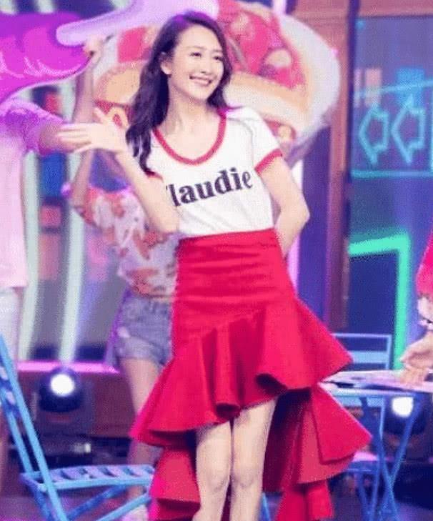 王鸥|王鸥站姿火了，两腿间距不足1厘米，天生的好身材！