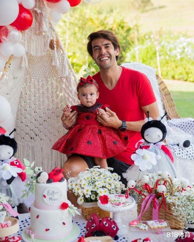 超模|大四喜! 40岁卡卡第4次当爹, 超模娇妻怀孕5个月, 前妻所生儿子已14岁