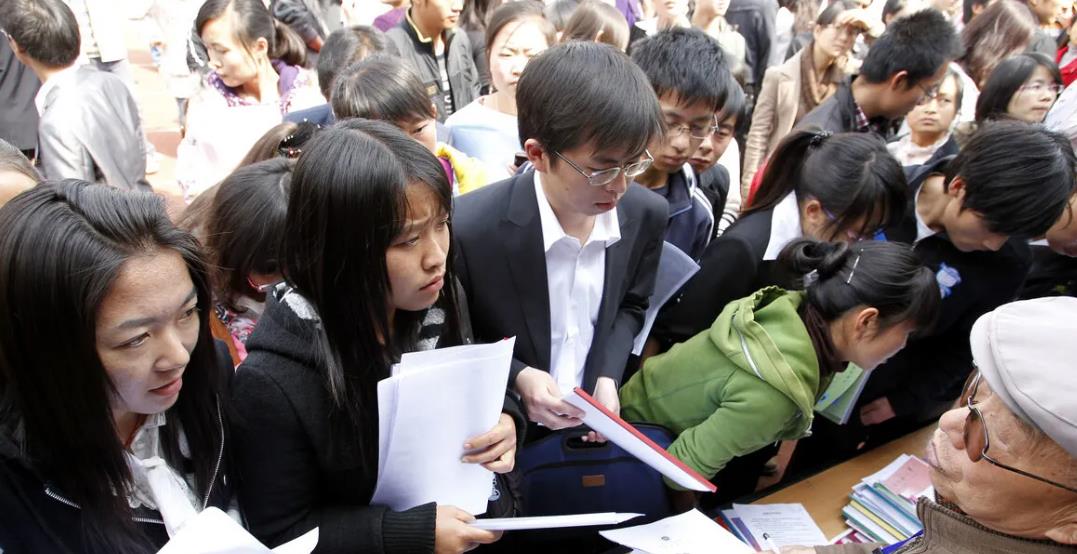 上海市|上海“精致穷”被揭开，本科生晒出到手收入，网友看后引发争议