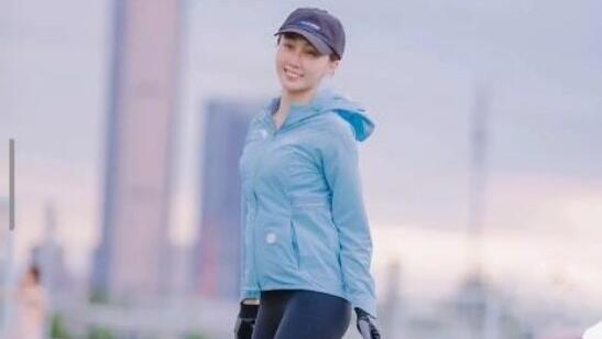 水均益|水均益29岁女儿近照曝光，笑容甜美身材有致，现为央视记者