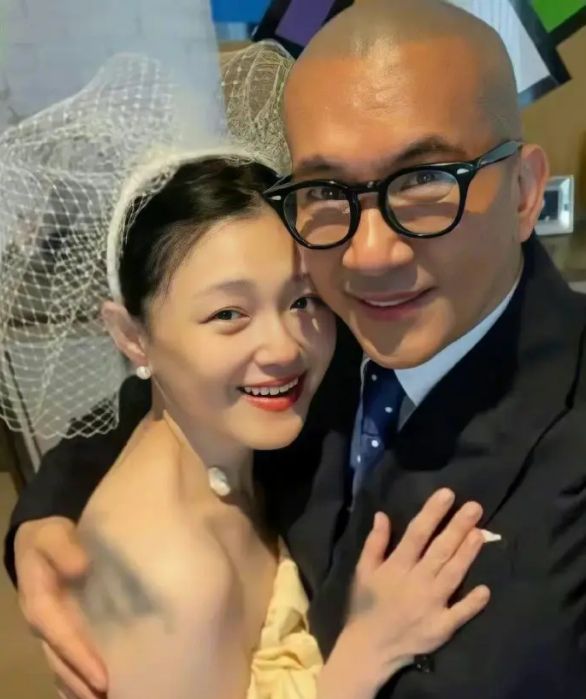 汪小菲|汪小菲直播读自传，提到大S一度哽咽，疑似还忘不掉前妻