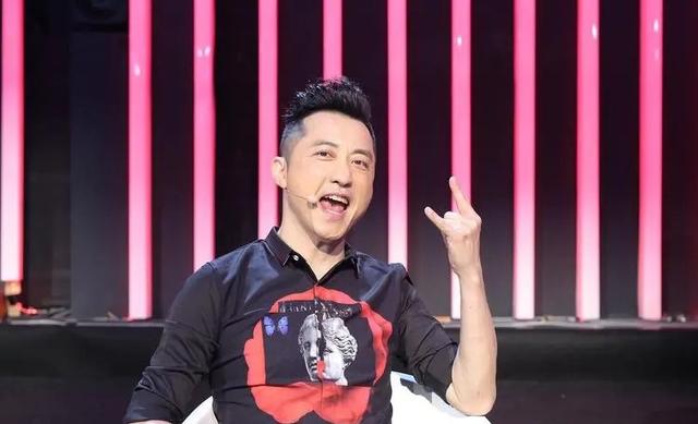 张嘉欣|61岁庾澄庆首次公开妻子，再婚6年，与张嘉欣对唱秀恩爱