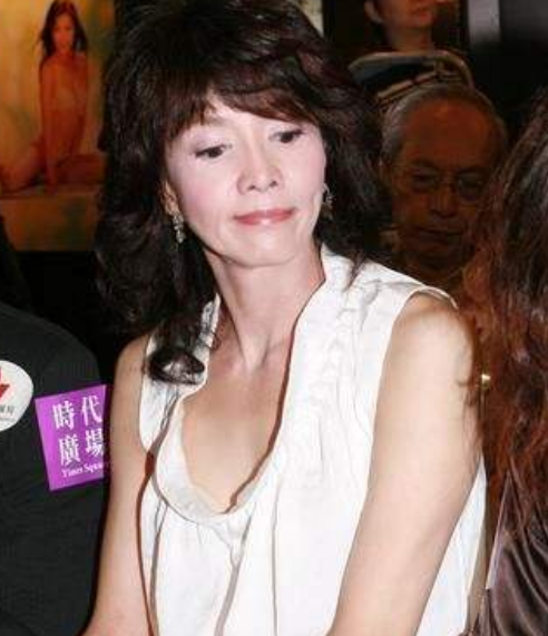 吕方|吕方:跟郑裕玲同居16年,一辆宝马让他看透对方,57岁才修成正果