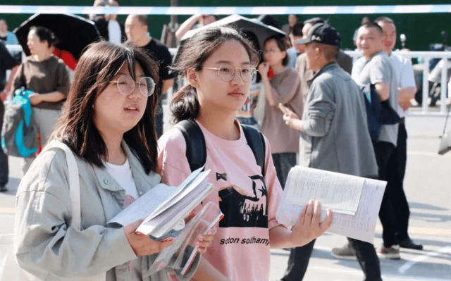 求职|高考被“刷下来”的专科生,未来就业怎么样?过来人说出其中感受