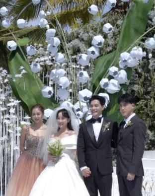 张檬|金恩圣张檬结婚现场照曝光，与张睿海陆同框合影，伴娘拥抱新娘