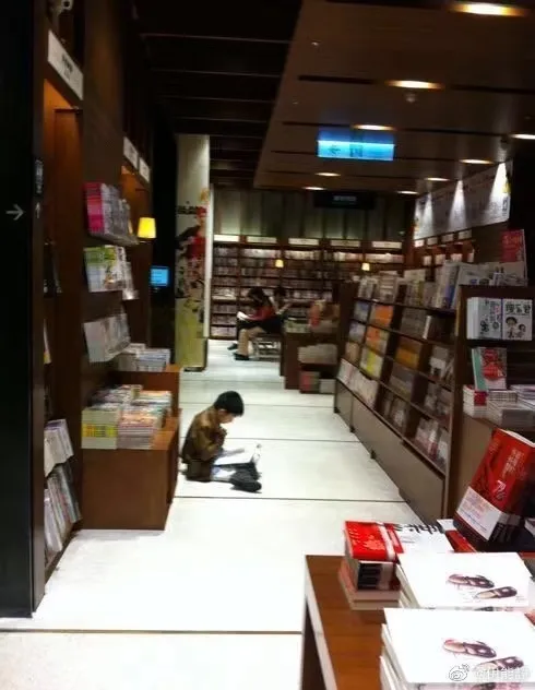 伊能静|伊能静带女儿米粒逛书店，引发热议！