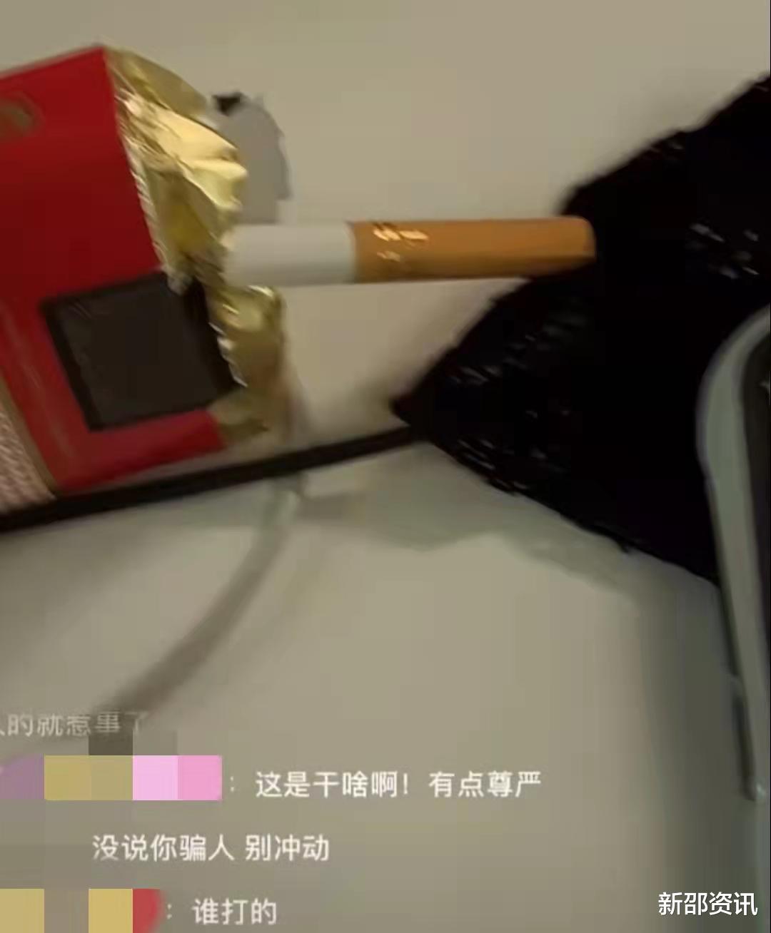气愤!美女网红被男友暴打,满脸血边直播边报警,男友被扒是惯犯