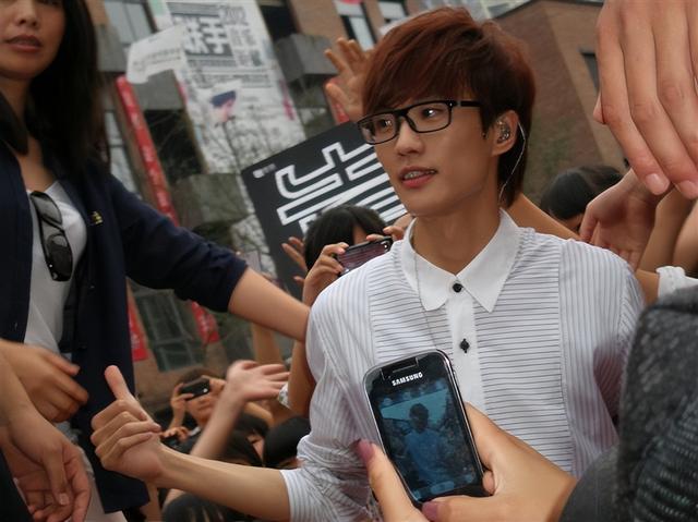 许嵩|十余年单身,终得真爱,许嵩的深情,值得冯禧等待!