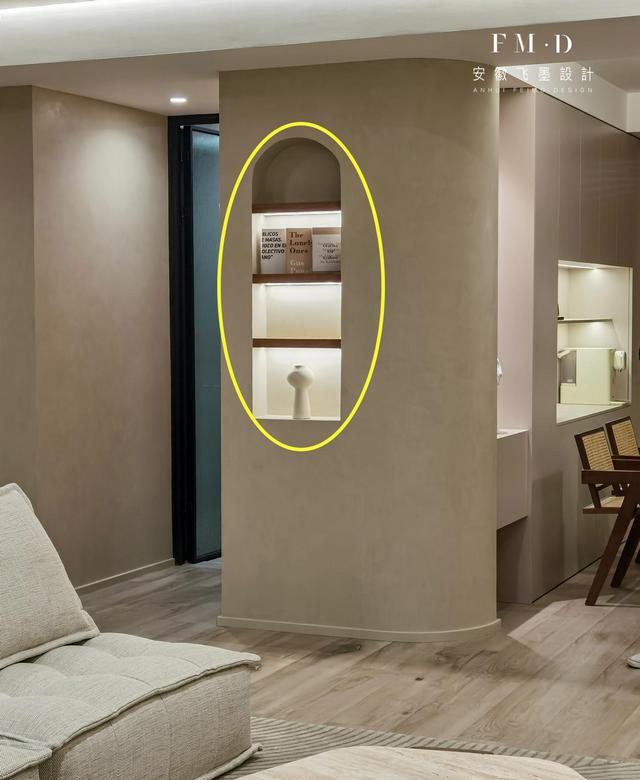 卧室装衣柜,多一个太挤,少一个不够用!他家仅占10cm做足收纳?