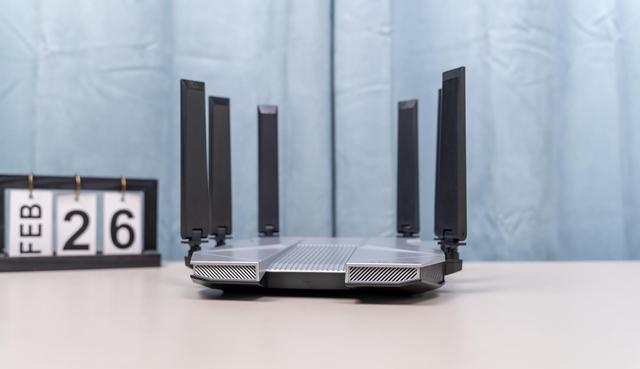 性能强大无短板，外观酷炫用料足、中兴AX5400Pro+旗舰版路由器