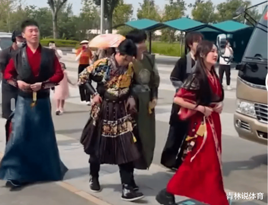 萧敬腾|萧敬腾，“塌”房了