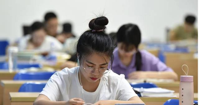 大学生|大学生迎来大变化，毕业难度有所提升，在校生不能再躺平了