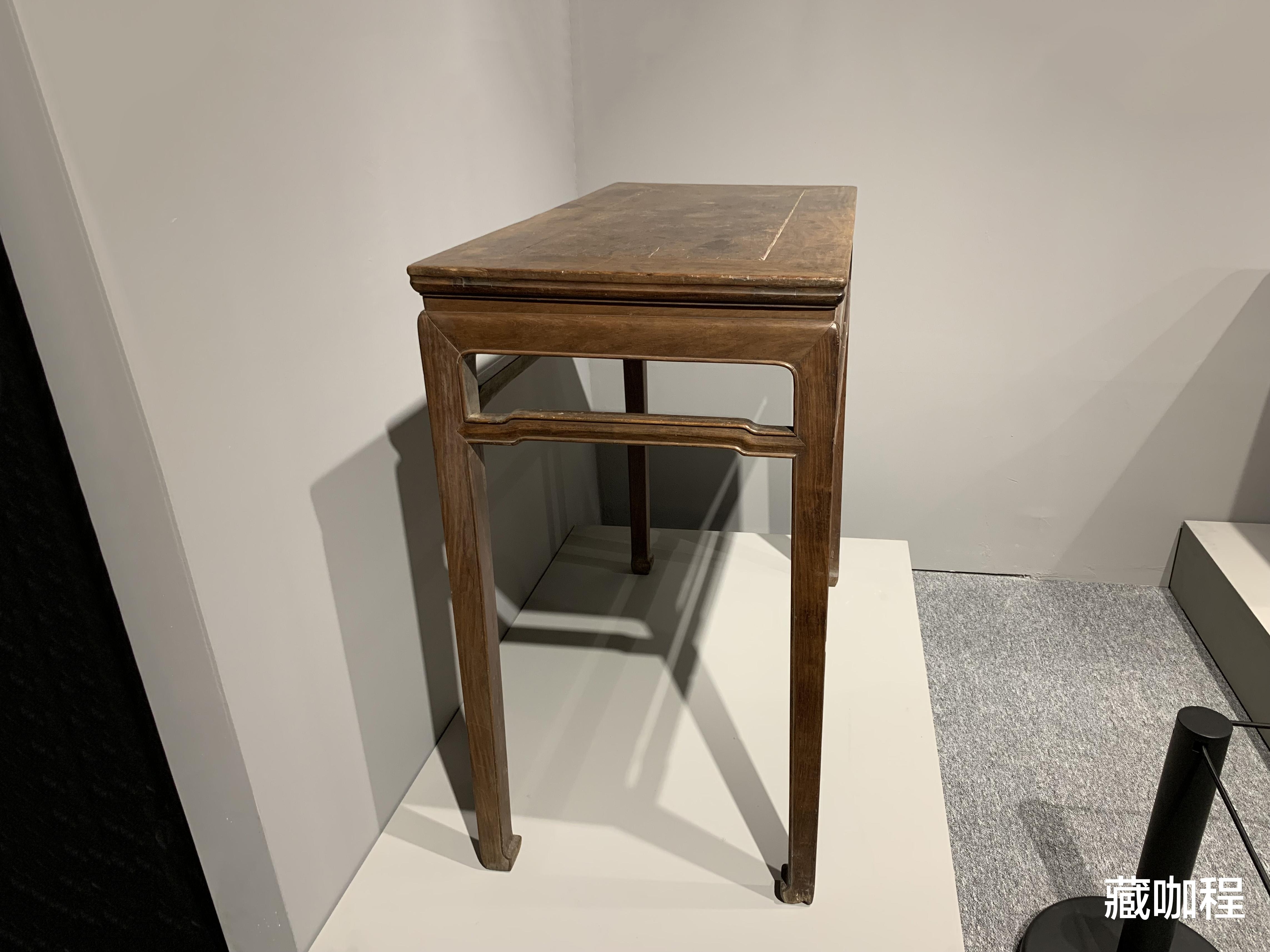 |保存完好、估价偏高，黄花梨二屉条桌未成交