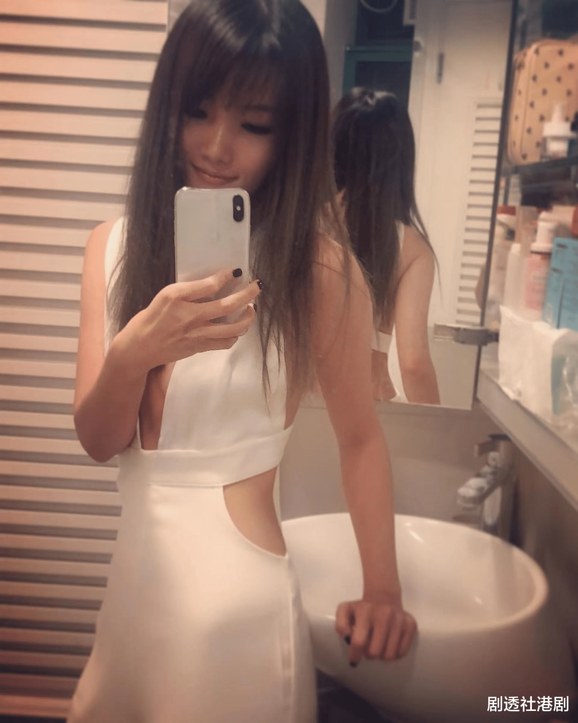 TVB|曾被怀疑出轨，前TVB“新闻王子”前妻沉默两年首发声：我不会无病呻吟