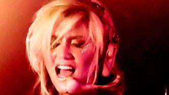 卢克|得罪资本的下场有多严重？当红女歌手被雪藏到彻底糊掉