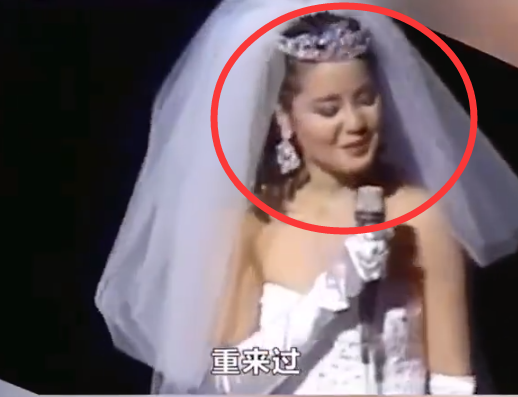 邓丽君|邓丽君唱歌4次忘词！瞪眼害羞太尴尬，首次上电视因忘词被雪藏